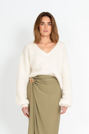 white v neck knit ELLOTTI