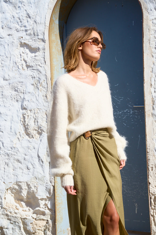 ELLOTTI white v neck knit